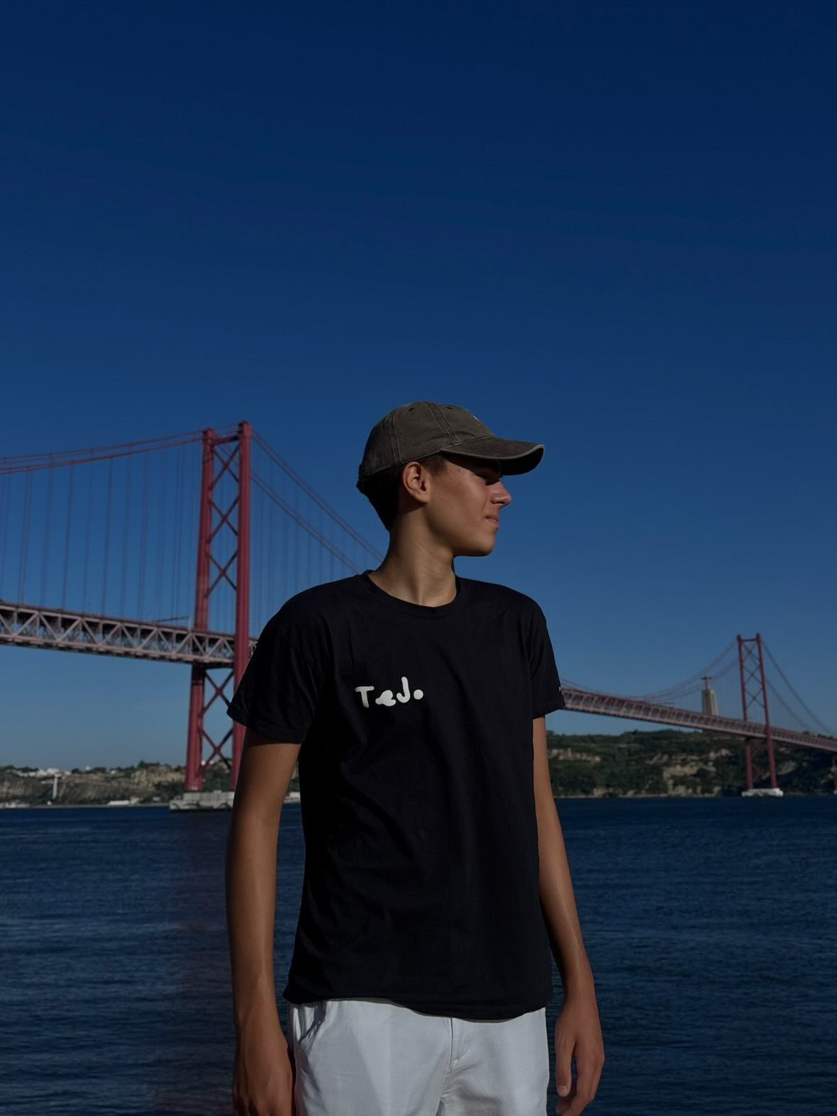 Front of the black Exclusive Club tee, with the hand-painted Tejo. wordmark on the chest.